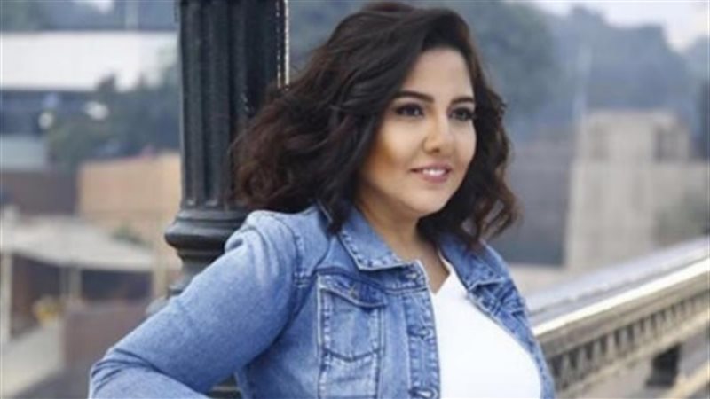 الفنانة مي كساب 