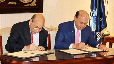 مميش يوقع اتفاقية بـ 4 مليون جنيه مع شركة دراج اجينسي لصناعة الأدوية