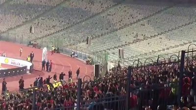 من الإسماعيلي للزمالك والأهلي.. بدايات السلام بين الجماهير والشرطة