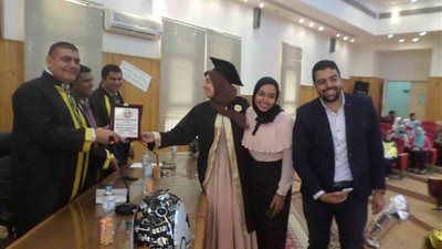 صور.. جامعة الوادي الجديد تحتفل بتخريج الدفعة الخامسة من كلية الطب البيطري