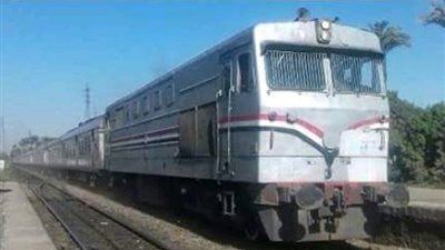 اصطدام قطار بضائع بسيارة أثناء عبورها في مكان غير مخصص بالبحيرة