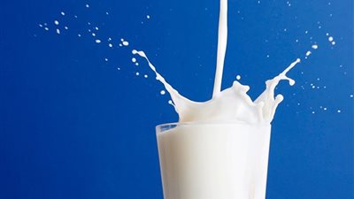 هل تصدق أن شرب اللبن يمكن أن يؤذيك صحياً ؟