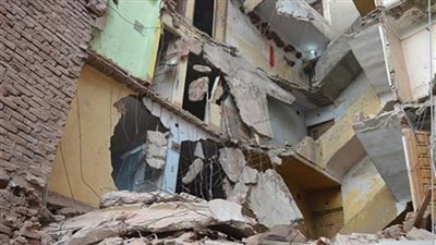 انهيار جزئي لعقار بحي الخليفة دون إصابات
