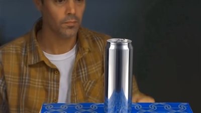 فيديو| فنان أمريكي يشعل السوشيال ميديا بقدراته الرهيبة في نحت علب الألومنيوم
