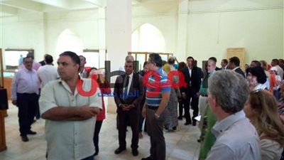 صور.. وزير الآثار و17 سفيرًا يزورون متحف آثار الخارجة في الوادي الجديد 