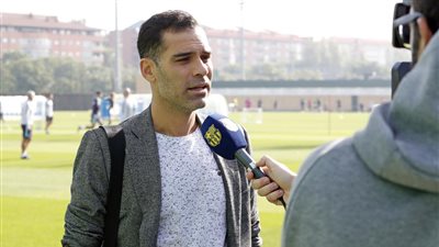 صور.. رافائيل ماركيز يدعم برشلونة قبل الكلاسيكو
