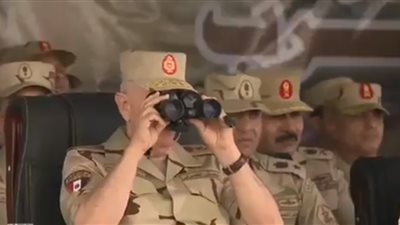صور| رئيس أركان حرب القوات المسلحة يشهد المرحلة الرئيسية للمناورة 