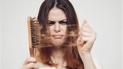 الولادة والشامبو .. أبرز 14 سبب لتساقط الشعر