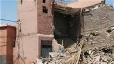 انهيار جزئي لعقار بلدي في حي المحابس بالخارجة في الوادي الجديد 