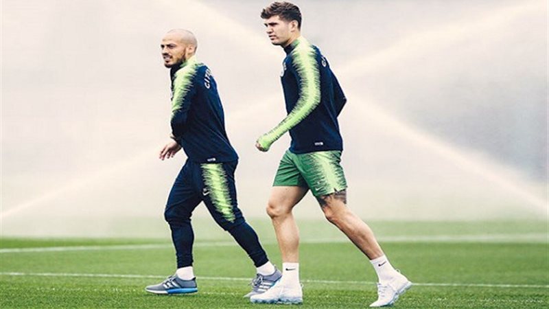مدافع مانشستر سيتي