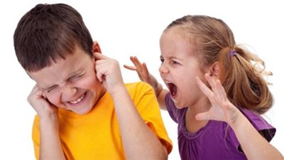 بيضرب أصحابه.. اعرفي أبرز 7 أمور تدفع الأطفال للعنف 