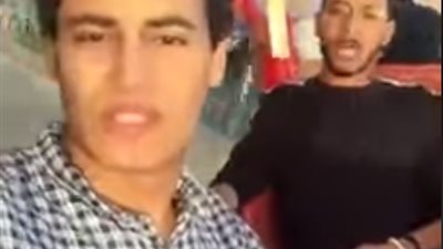 مش هتبطل ضحك .. شاب يسخر من الفتيات في الملاهي .. ماذا فعل ؟