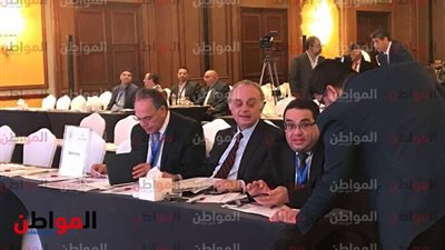  صور.. بدء مؤتمر شركة المال 