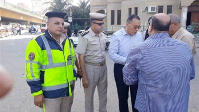 محافظ الشرقية يتفقد أعمال رصف منطقتي حي مبارك و الزراعة بمدينة الزقازيق