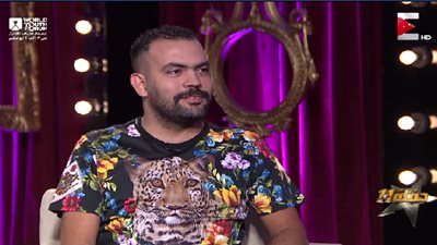 خالد عليش يسخر من الهالووين .. لابسين ماسك بلاستيك 