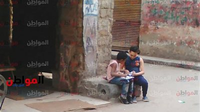 مش هتحس إنك يتيم إلا لما أخوك الكبير يموت .. صورة تجسد قيمة الأخ الأكبر في حياة أشقاءه