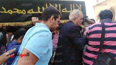 فيديو .. تشييع جثمان الإعلامي حمدي قنديل زوج نجلاء فتحي