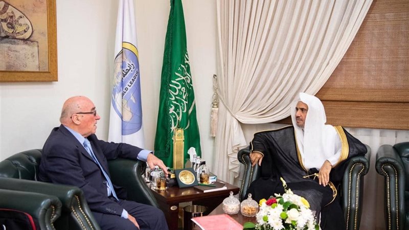 دكتور العيسى والسفير