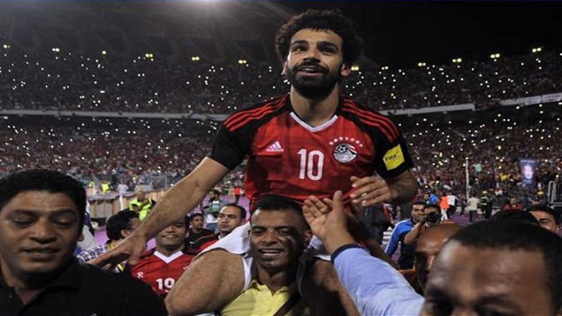 محمد صلاح يحتفل بتأهل