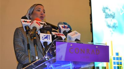 وزيرة البيئة: نجحنا في القضاء على السحابة السوداء والمزارع أصبح لديه الوعي الكامل