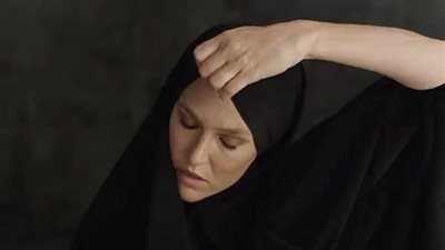 اللي اختشوا ماتو .. تل أبيب تستفز المسلمين وتدعو لخلع الحجاب بإعلان مثير