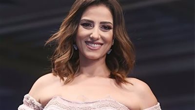 صور | حنان مطاوع تحتفل مع جمهورها بفيلم 
