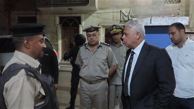 مدير أمن البحيرة يتفقد خدمات التأمين بمحيط الكنائس في جولة ليلية