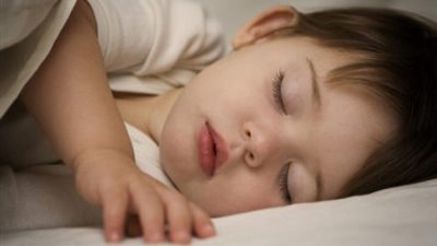  أسباب نوم الأطفال لساعات طويلة 