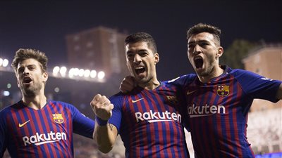 فيدال:  سعيد في برشلونة وهدفنا الثلاثية هذا الموسم