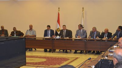 توقف 28 مشروعا عن التنفيذ ببني سويف.. والمحافظ يبحث الحلول