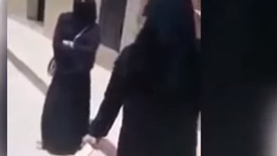 بسبب أمها .. فتاة تكسر يد والدها!!