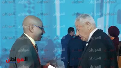 صور .. مكرم محمد أحمد يداعب مسعد شاهين: انتو مع المواطن المصري ولا الصحفي ؟