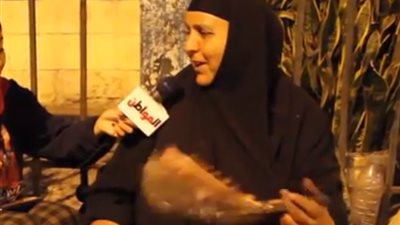  فيديو| بائعة درة في عيد الحب تفضح الشباب : البنات اللي بتدفع 
