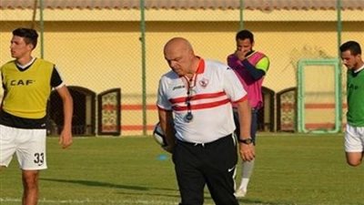 صور.. زوجة مدرب الزمالك تحضر مباراة حرس الحدود