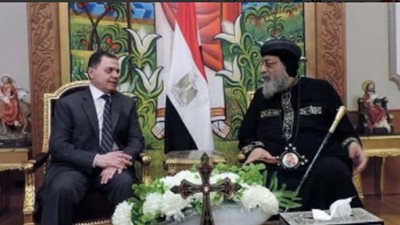 وزير الداخلية يزور البابا تواضروس لتقديم العزاء فى ضحايا المنيا 