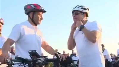 فيديو وصور.. الرئيس السيسي قائد ماراثون للدراجات في شرم الشيخ في آخر أيام منتدى شباب العالم 2018