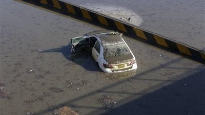 صور| الكويت تناشد مواطنيها البقاء بالمنازل إثر السيول