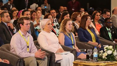 إنفوجراف| 6 رسائل تبعثها انتصار السيسي  من أجل المرأة في منتدى شباب العالم