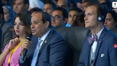 السيسي في جلسة كيف نبني قادة المستقبل:  الدولة مهتمة بتجارب الشباب ونجاحها