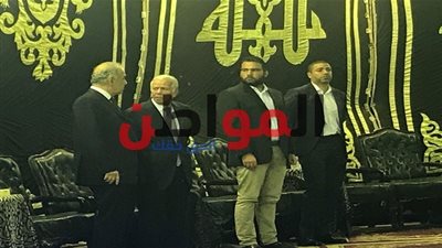 صور.. حسن حمدي يتلقى العزاء في وفاة والدة زوجته