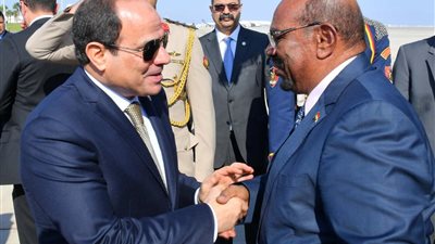 وصول عمر البشير إلى  مقر انعقاد جلسة إعلان توصيات منتدى شباب العالم 2018