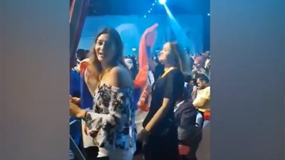 فيديو| صربية ترقص مصري في جلسة توصيات منتدى شباب العالم 2018