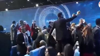 فيديو| الشباب يرفعون شعار إيد واحدة في ختام منتدى شباب العالم 2018