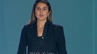 سارة أبو شعر تروي من منتدى شباب العالم في نسخته الثانية قصتها مع الرئيس الأمريكي بوش الأب