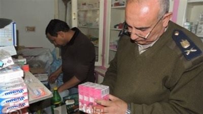 ضبط طن لبن فاسد و64 زجاجة زيت مجهولة المصدر ببني سويف
