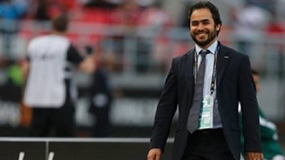 رئيس الكاف و مارك فيش يحضران مباراة الأهلي والترجي التونسي