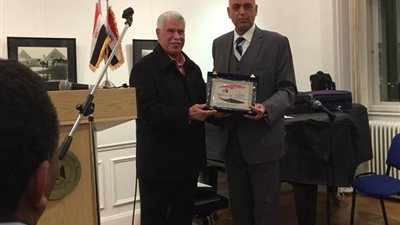 صور.. المركز الثقافي المصري بفيينا يُكرم حسن شحاتة والنمر
