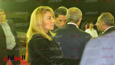 صور| نادية الجندي في عزاء الراحل حمدي قنديل 
