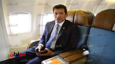 صور.. وزير الرياضة يتوجه إلي تونس لمساندة الأهلي 