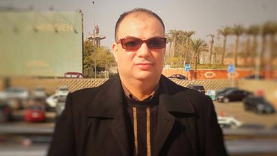  العشق.. شعر محمد مصطفى أمين